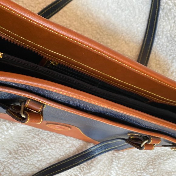 Vintage Dooney and Bourke All Weather Leather bag - Picture 5 of 9